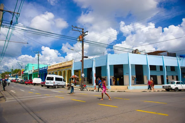 PINAR DEL RIO, CUBA - 10 DE SEPTIEMBRE DE 2015: El centro de la ciudad está partiendo hacia algunas de las mejores plantaciones de tabaco del mundo . —  Fotos de Stock