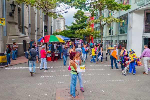 Medellin, Kolombiya, sokaklarında Satılık portakal suyu — Stok fotoğraf