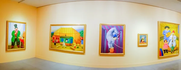 Der zirkus, malereiausstellung von fernando botero im museum antioquia, medellin, kolumbien — Stockfoto