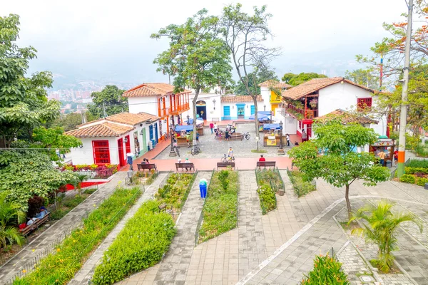 Hermosa Pueblito Paisa en Cerro Nutibara, ciudad de Medellín, Colombia — Foto de Stock