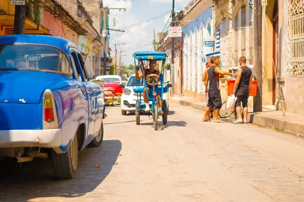 SANTA CLARA, CUBA - SEPTEMBER 08, 2015:View, downtown in the capital city of province, Villa Clara. — Stock Photo, Image
