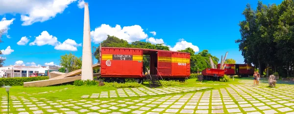 Santa Clara, Cuba - 08 Eylül 2015: Hükümet askerleri ile Paketli bu tren tarafından yakalandı Che Guevaras Devrimi sırasında zorlar. — Stok fotoğraf