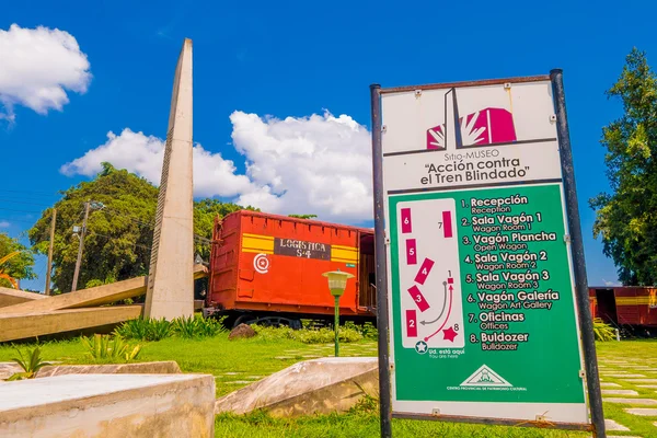 Santa Clara, Cuba - 08 Eylül 2015: Hükümet askerleri ile Paketli bu tren tarafından yakalandı Che Guevaras Devrimi sırasında zorlar. — Stok fotoğraf