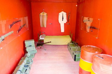 Santa Clara, Cuba - 08 Eylül 2015: Hükümet askerleri ile Paketli bu tren tarafından yakalandı Che Guevaras Devrimi sırasında zorlar.