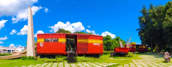 Santa Clara, Cuba - 08 Eylül 2015: Hükümet askerleri ile Paketli bu tren tarafından yakalandı Che Guevaras Devrimi sırasında zorlar. — Stok fotoğraf