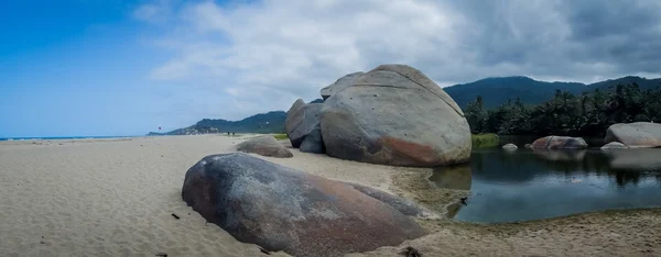 Piękny Zalew w Park Narodowy Tayrona, Kolumbia — Zdjęcie stockowe