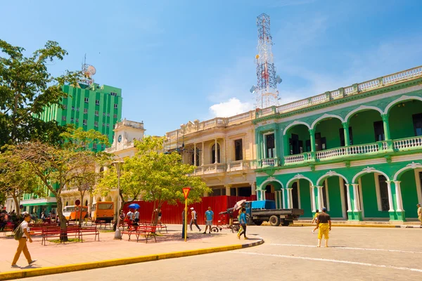 SANTA CLARA, CUBA - 08 DE SEPTIEMBRE DE 2015: Vista, centro de la ciudad capital de la provincia, Villa Clara . —  Fotos de Stock