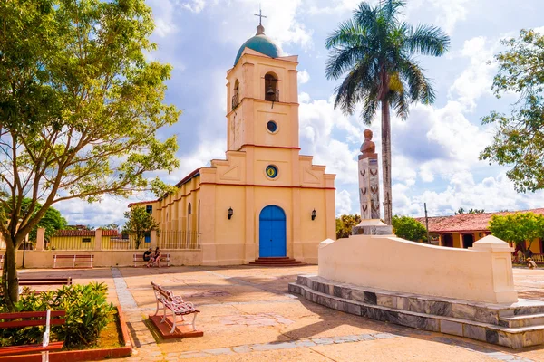 VINALES, CUBA - 13 de setembro de 2015: Vinales é uma pequena cidade e município no centro norte da província de Pinar del Rio de Cuba . — Fotografia de Stock