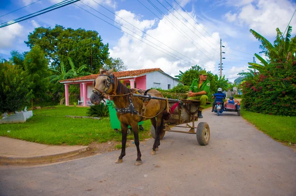 VINALES, CUBA - SEPTEMBER 13, 2015: Vinales is a small town and municipality in the north central Pinar del Rio Province of Cuba. — Stock Photo, Image