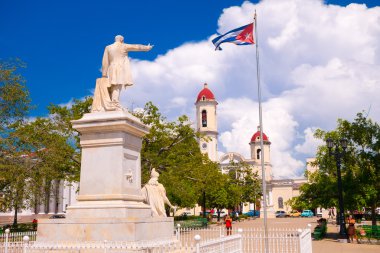 Trinidad, Küba - 12 Eylül 2015: Cienfuegos eyaletinin başkenti olan güney kıyısında bir şehir.