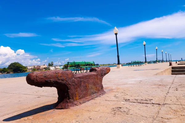 Trinidad, Cuba - 12 de septiembre de 2015: Capital de la provincia de Cienfuegos, es una ciudad en la costa sur. — Foto de Stock