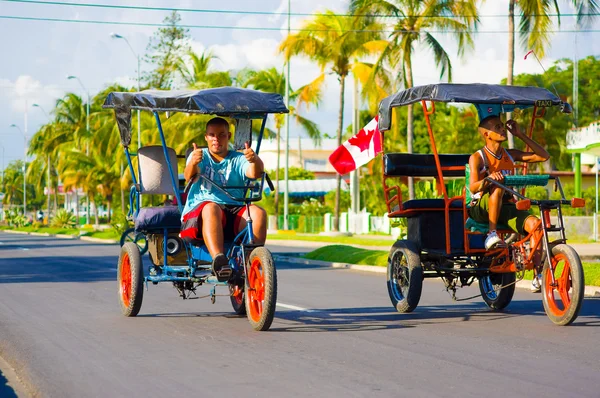 CIENFUEGOS, CUBA - SEPTEMBER 12, 2015: Bicitaxis are still in use and serve as transportation to locals — Stock Photo, Image
