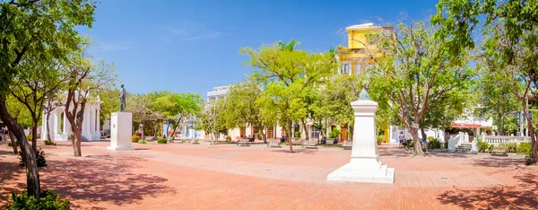 Lovers Park no centro de Santa Marta, cidade caribenha, norte da Colômbia — Fotografia de Stock