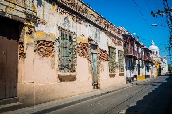 Old aged houses, Santa Marta, caribbean city in northern Colombia — Stock Photo, Image