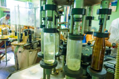 Pinar Del Rio, Küba - 13 Eylül 2015: Guayabita alkollü beberages fabrika şehir merkezi