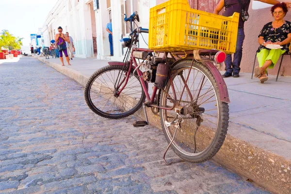 Сьєнфуегос, Куби - 12 вересня 2015: додому зробив педалі і газ powered велосипеда. — стокове фото