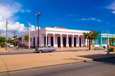 Trinidad, Küba - 12 Eylül 2015: Cienfuegos eyaletinin başkenti olan güney kıyısında bir şehir.