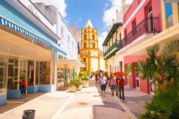 Camaguey, Cuba - 4 September 2015: De mening van de straat van Unesco erfgoed city centre — Stockfoto