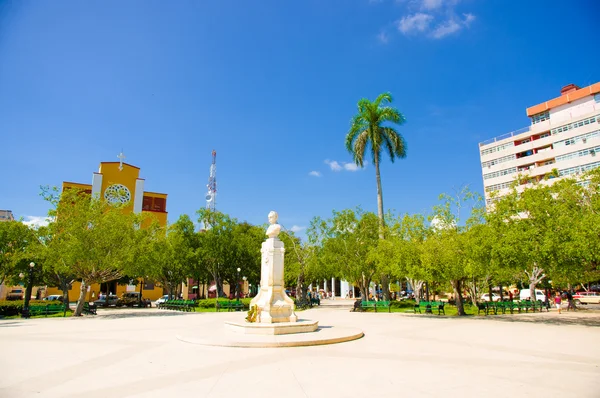 CIEGO DE AVILA, CUBA - SEPTEMBER 5, 2015: Downtown of the Province capital. — Stock Photo, Image