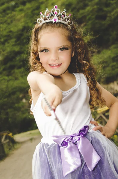 Menina bonita vestindo um traje de fada — Fotografia de Stock