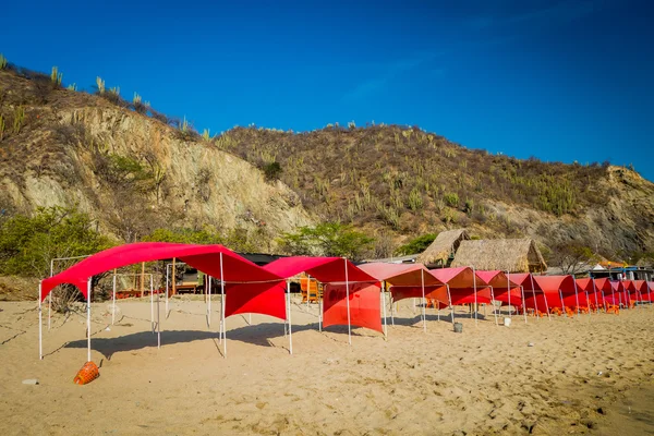 Палатки в Playa Blanca beach, Santa Marta, Колумбия — стоковое фото