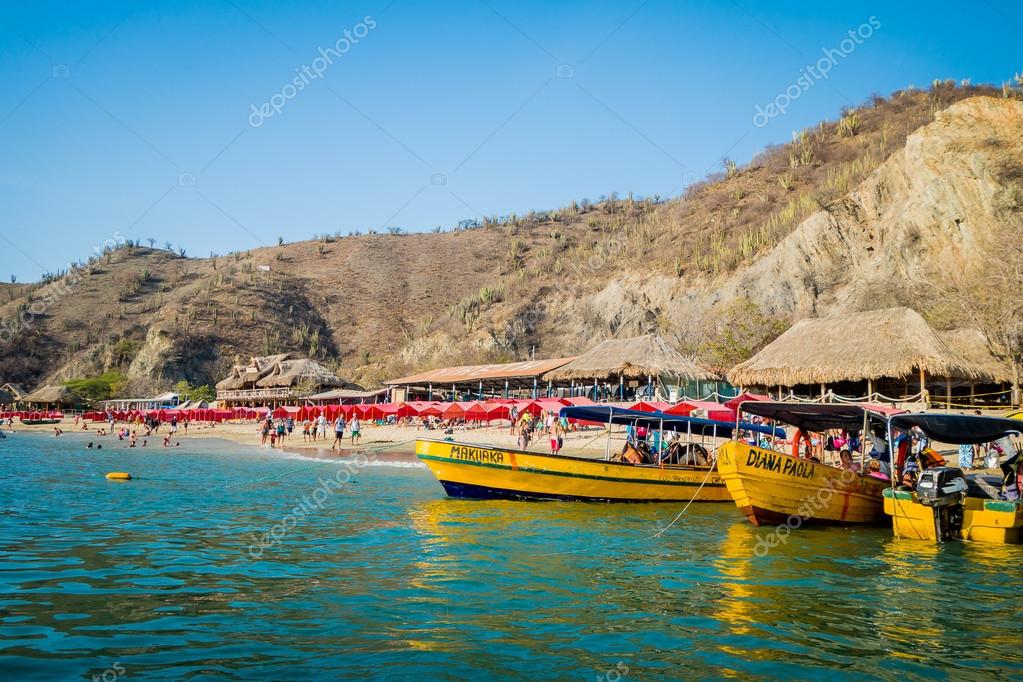 Touristenboote in playa blanca, santa marta, kolumbien — Redaktionelles