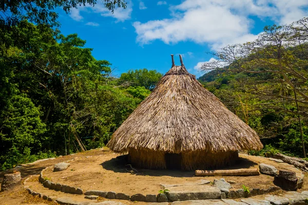 Traditionella hus av Kogi människor, inhemska etniska gruppen, Colombia — Stockfoto