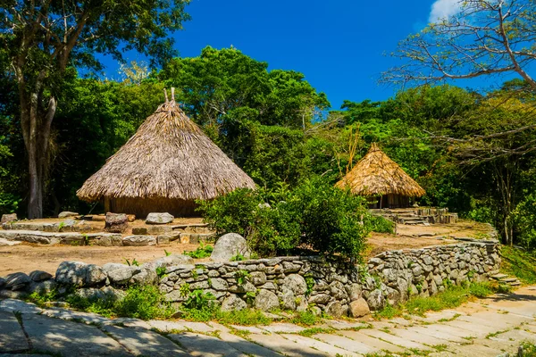Traditionella hus av Kogi människor, inhemska etniska gruppen, Colombia — Stockfoto