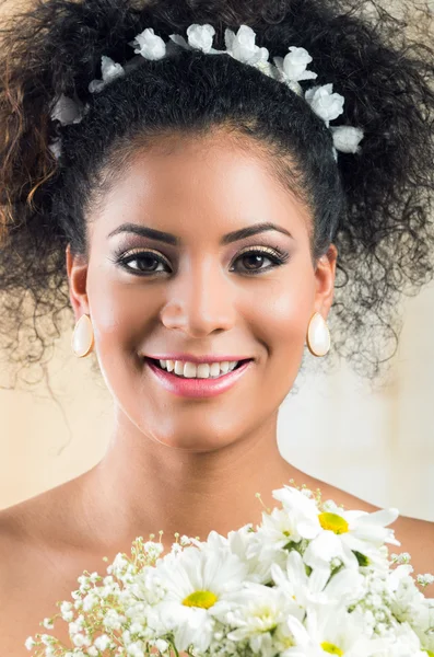 Retrato de novia bastante sonriente — Foto de Stock