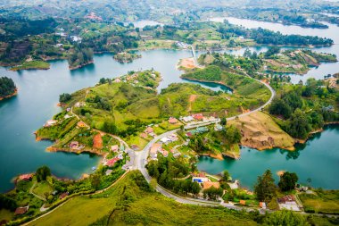 Guatape: Antioquia, Colombia güzel havadan görünümü