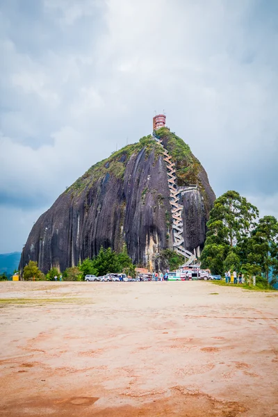 Ла Пієдра, Penol кам'яна формація в Guatape, Колумбія — стокове фото