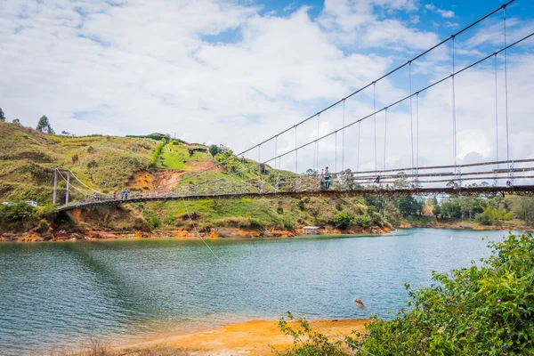 Guatape, Kolombiya ahşap asma köprü — Stok fotoğraf