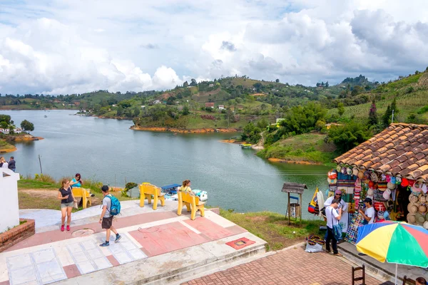 Gyönyörű régi város replika, Guatape, Kolumbia — Stock Fotó