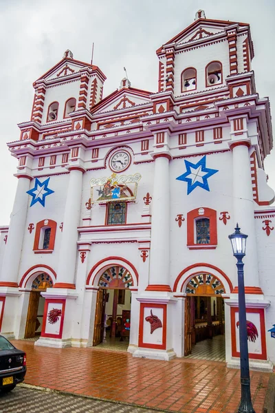 Krásné a barevné ulice v Guatape, známé jako město Zocalos. Kolumbie — Stock fotografie