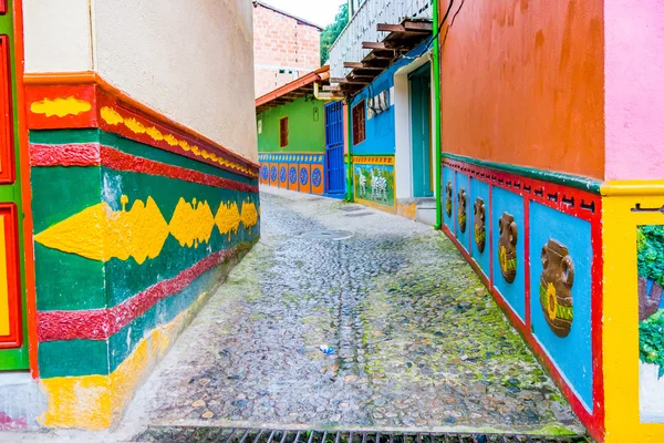 Beautiful and colorful streets in Guatape, known as town of Zocalos. Colombia — Stock Photo, Image
