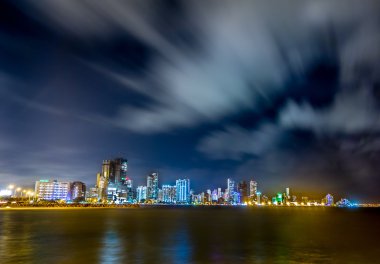 Cartagena cityscape gece, Kolombiya güzel uzun pozlama atış