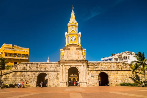 Relógio histórico torre portão e entrada para a cidade velha em Cartagena, Colômbia — Fotografia de Stock