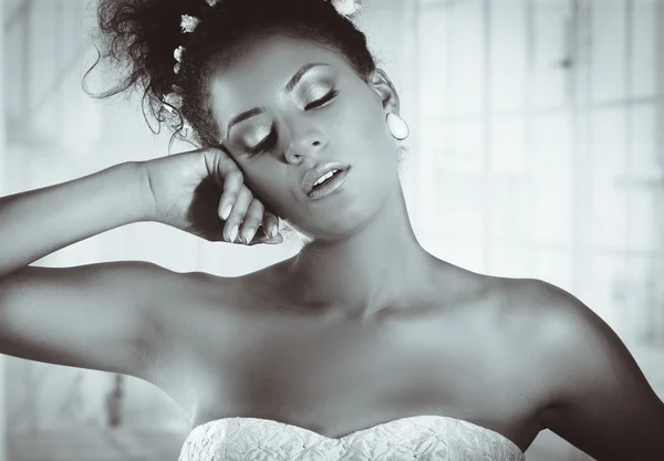 Black and white portrait of stunning gorgeous curly bride — Stock Photo, Image