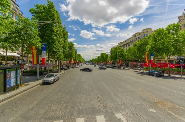 Gyönyörű kilátás nyílik a Champs-Élysées, Párizs, Franciaország — Stock Fotó