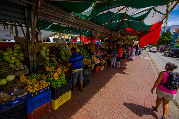 Willemstad, Curacao - 2 November 2015 - flytande fisk marknaden i Willemstad, Curacao, Västindien — Stockfoto