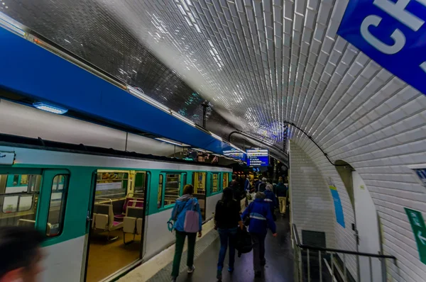 Estación de metro de París, Francia — Foto de Stock