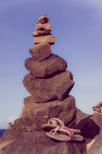 Stapel von Steinen an der Küste, aruba — Stockfoto