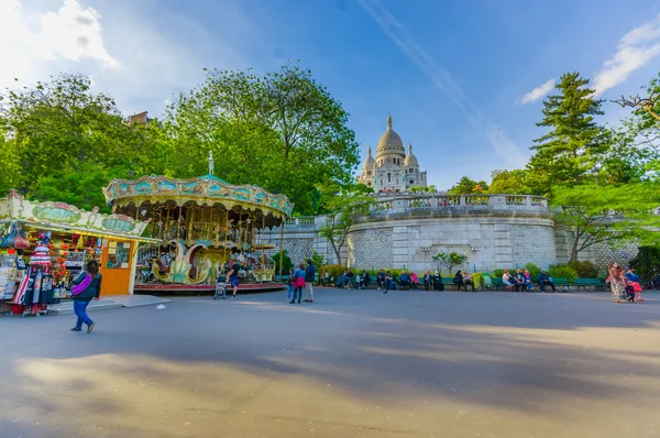 Hermosa vista del carrusel parisino con Sacre Coeur en el fondo, París, Francia — Foto de Stock