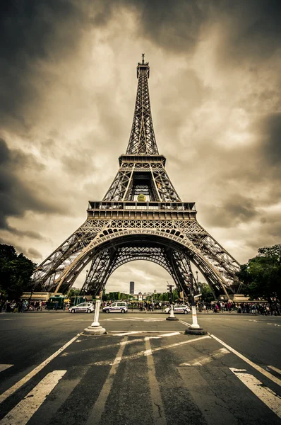 Εντυπωσιακό χρώμα τονισμένα θέα του Πύργου του Άιφελ — Φωτογραφία Αρχείου