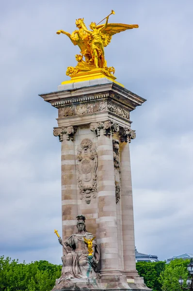 Skulptur på Alexanders bron, Paris, Frankrike — Stockfoto
