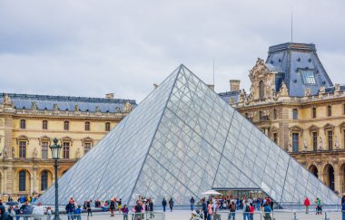 Louvre Müzesi dış Paris, Fransa