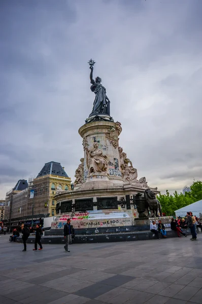 Monumento a Marianne, Place de la Republique, París, Francia — Foto de Stock
