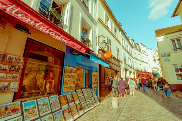 Мальовничий вид на вулиці Монмартр в Парижі — стокове фото