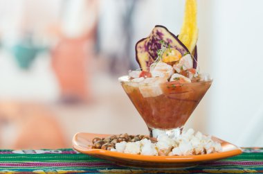 Lezzetli balık ceviche, tipik Ekvador plaka