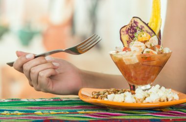 Lezzetli balık ceviche, tipik Ekvador plaka